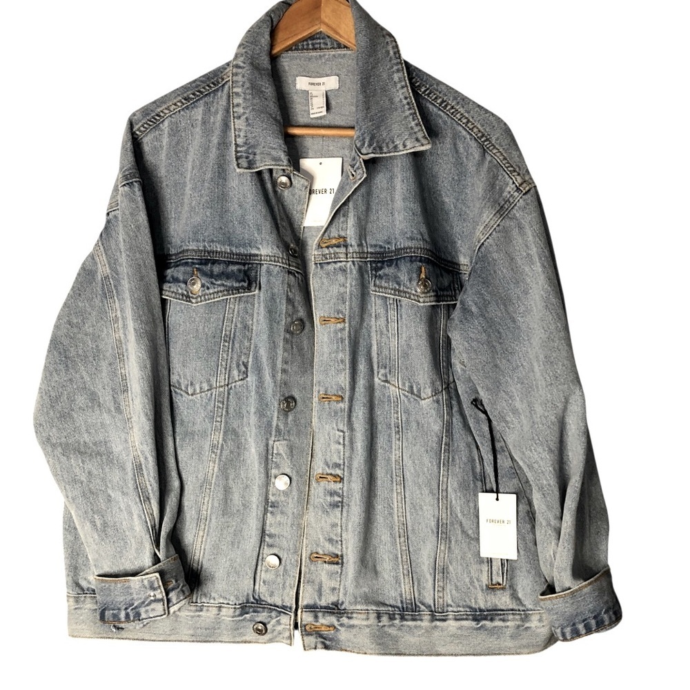 Forever 21 Jean Trucker Jacket Sz L NWT Lightwash Relaxed Casual Denim Classic - Picture 3 of 10